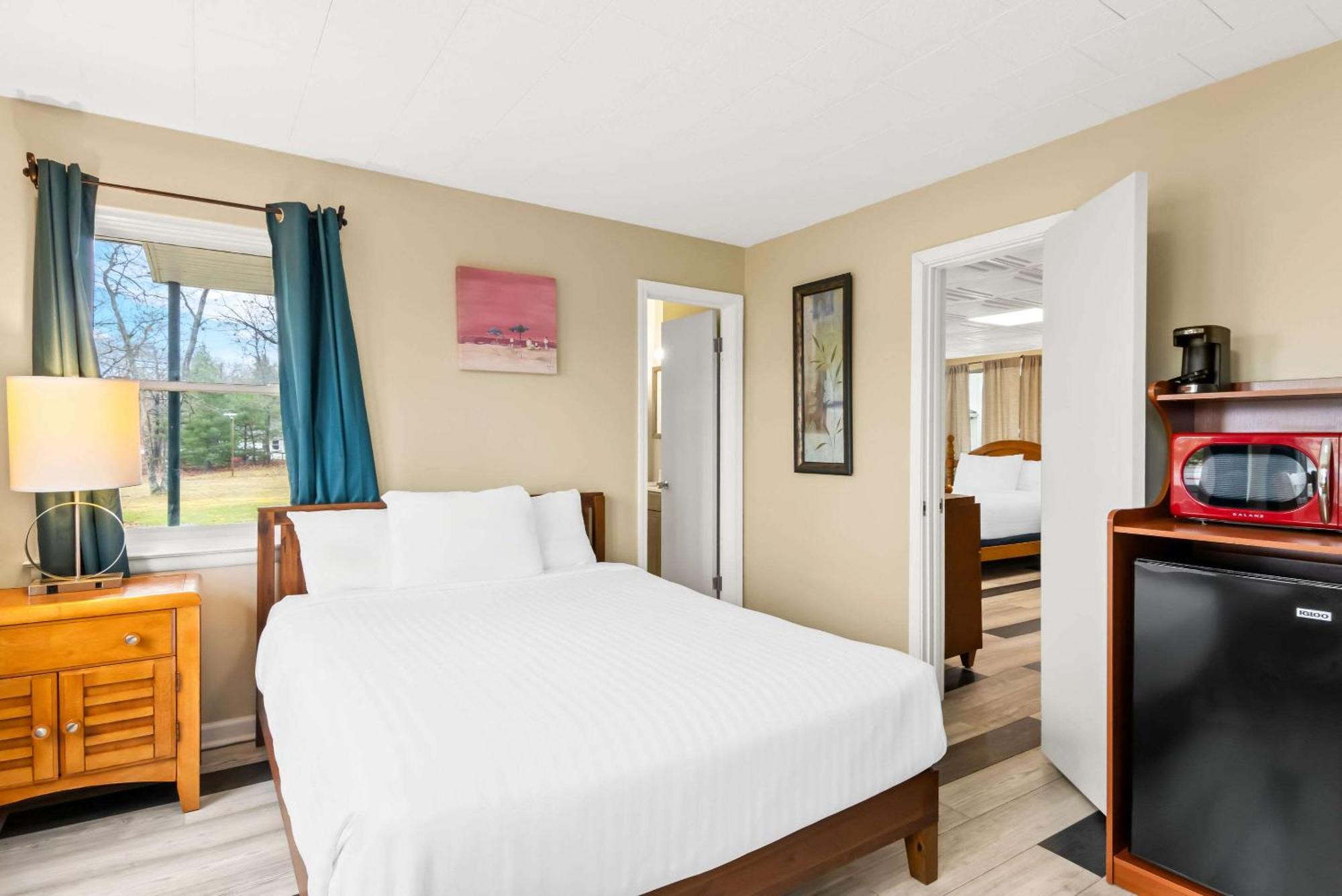 Oscoda Rodeway Inn Formerly Camp Inn Lodge מראה חיצוני תמונה