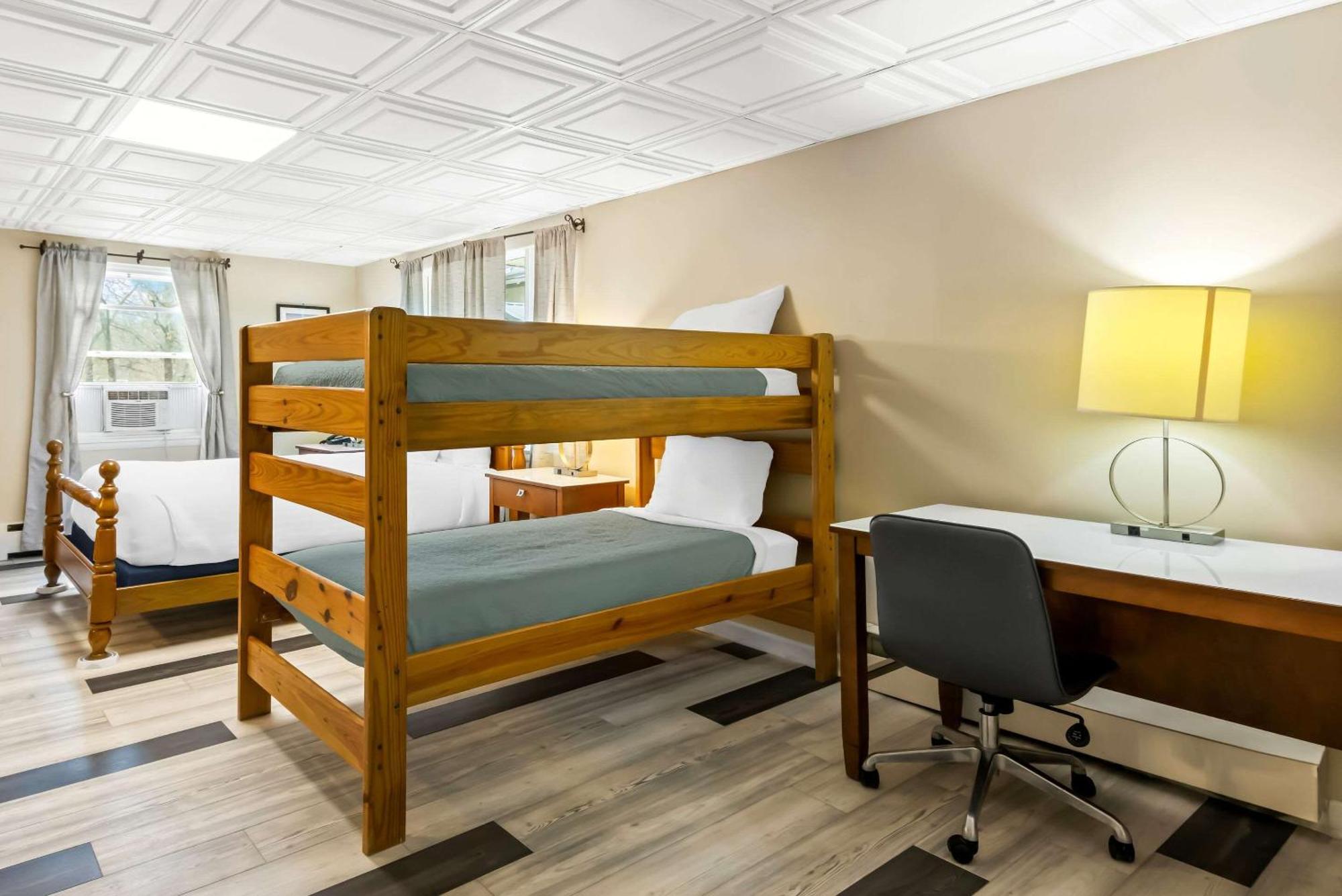 Oscoda Rodeway Inn Formerly Camp Inn Lodge מראה חיצוני תמונה