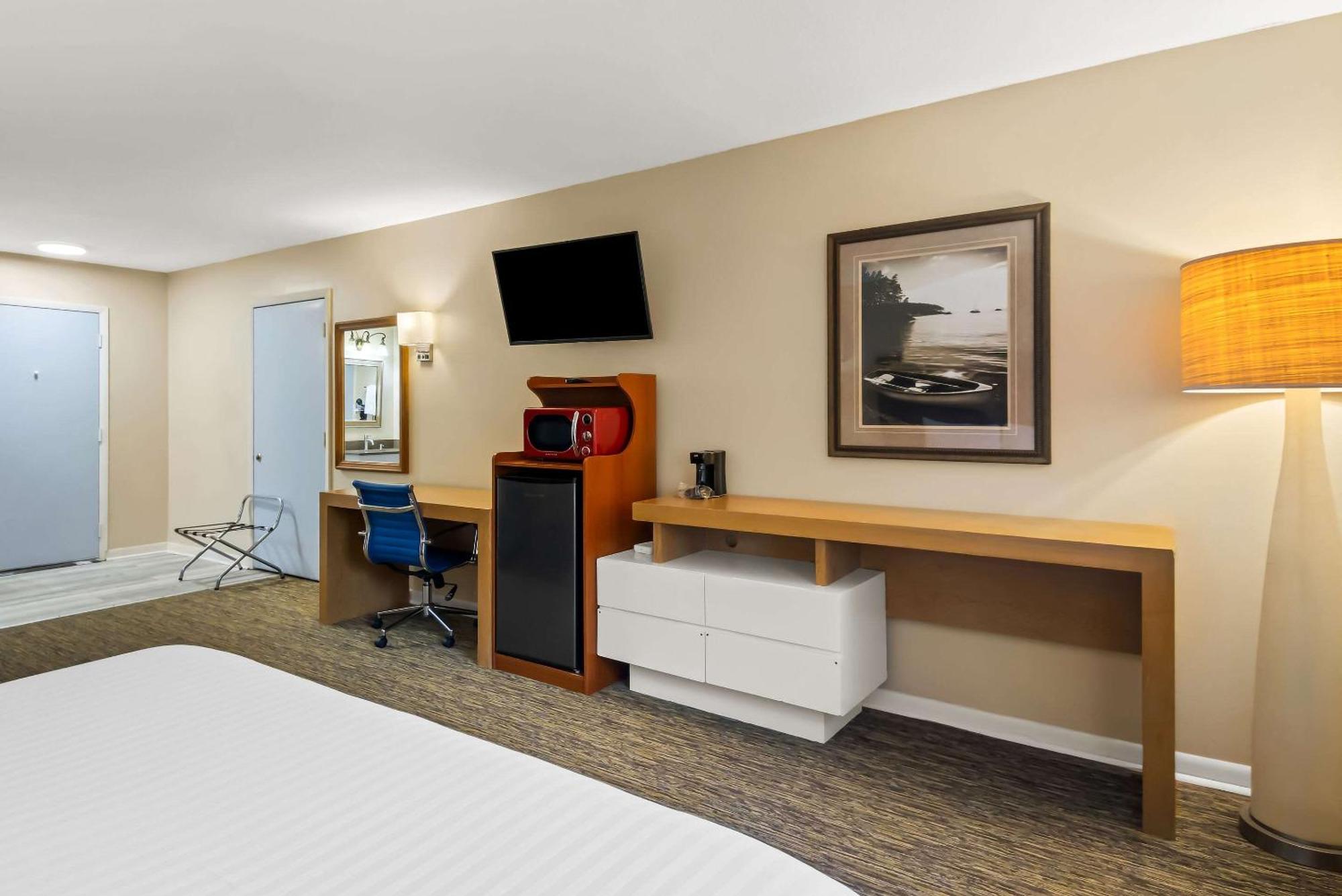 Oscoda Rodeway Inn Formerly Camp Inn Lodge מראה חיצוני תמונה