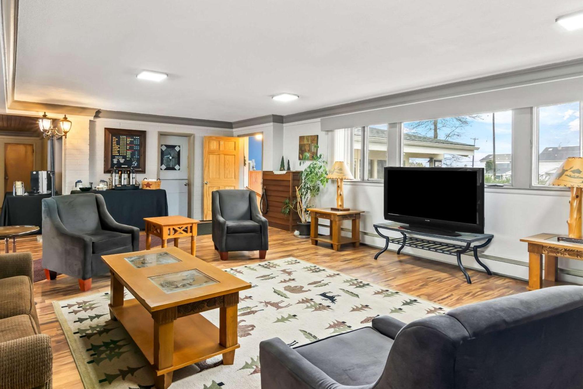 Oscoda Rodeway Inn Formerly Camp Inn Lodge מראה חיצוני תמונה